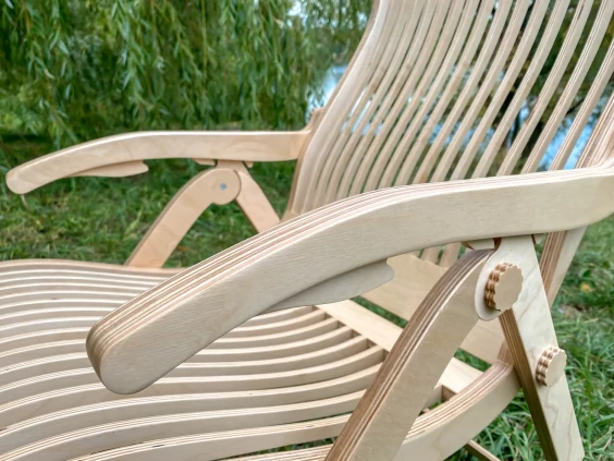 Outdoor folding chairs with arms