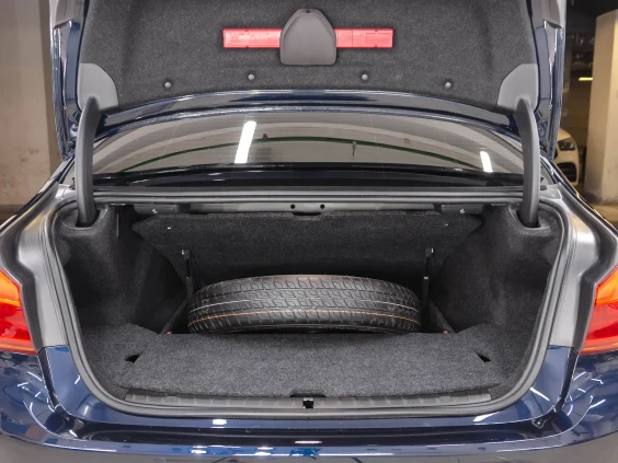 Spare_tire_storage_for_bmw_5 series g30 g31 f90