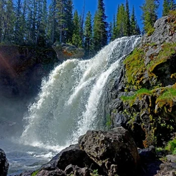 Yellowstone: Landmark Spots and the History of the Park