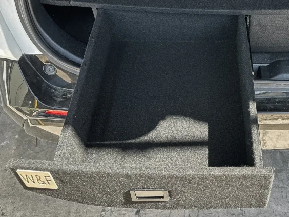 Sliding drawer in trunk_571x423