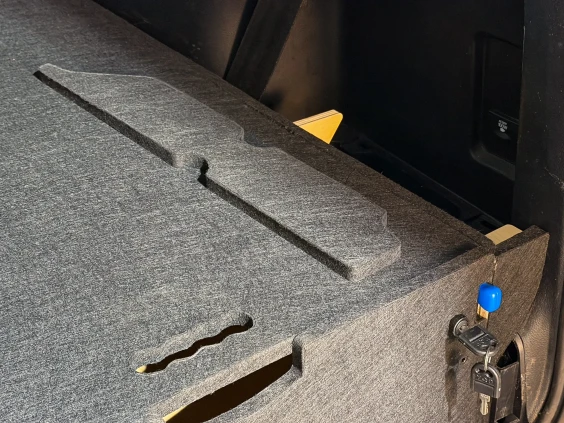 Side compartments drawers lexus460