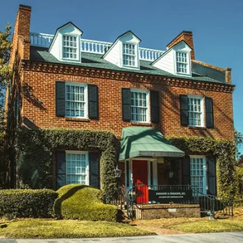 Why Is Savannah Impossible to Pass By?