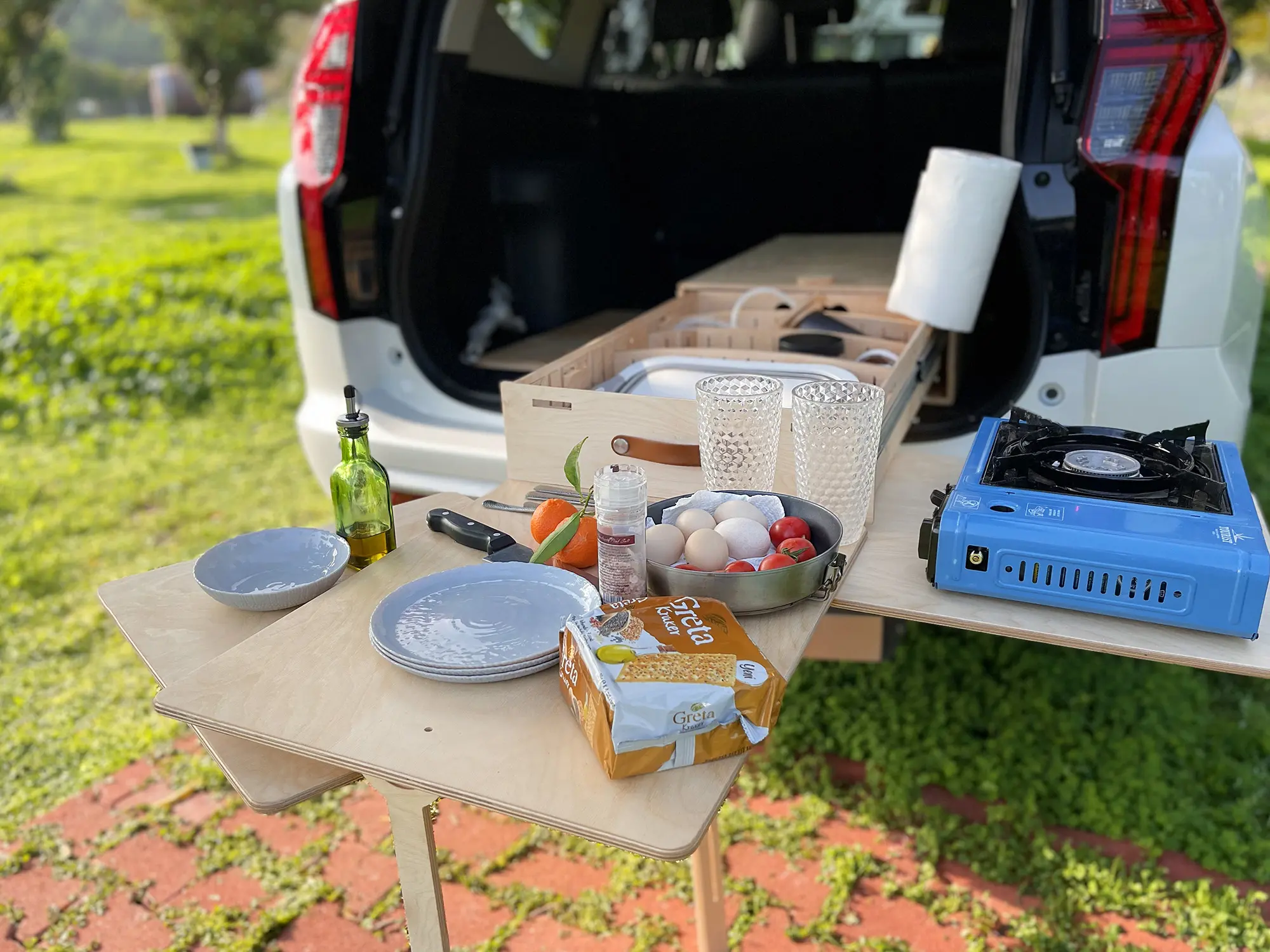 Trunk kitchen with table