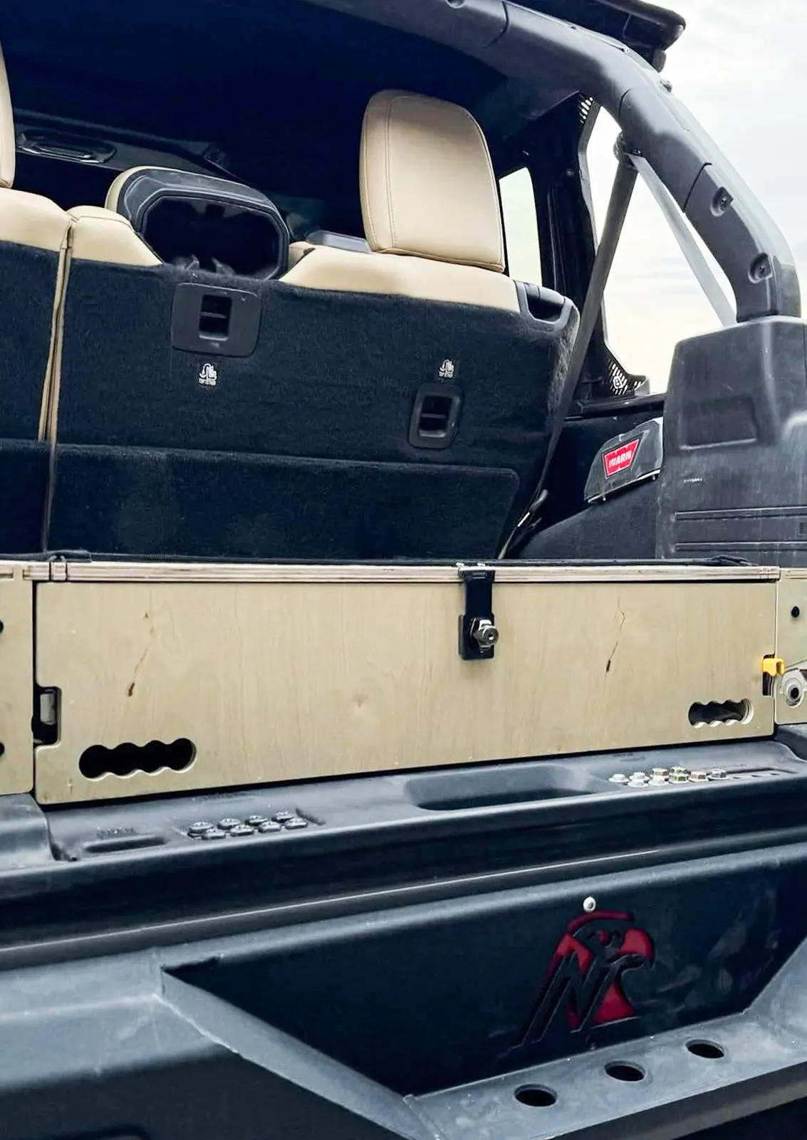 Main storage system jeep wrangler jlu