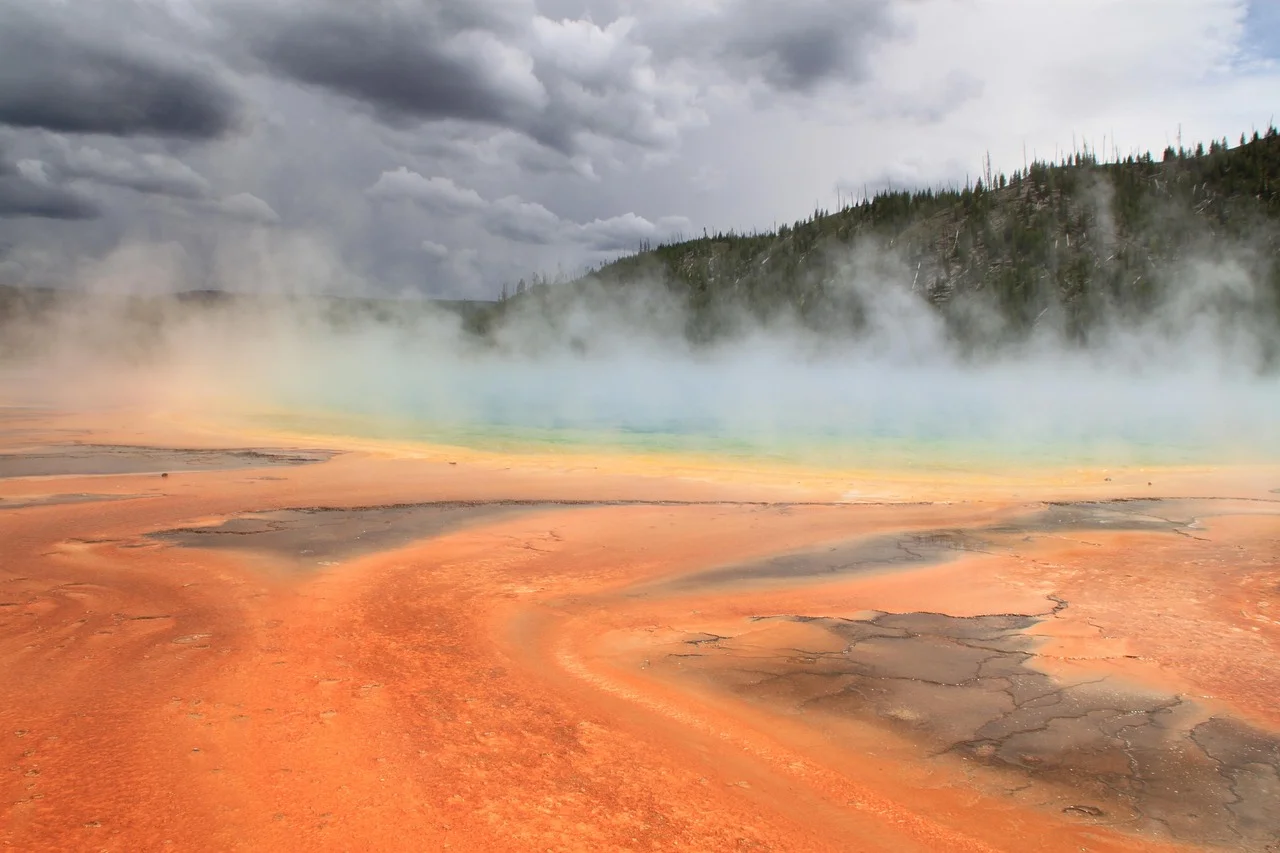 Grand prismatic spring yellowstone
