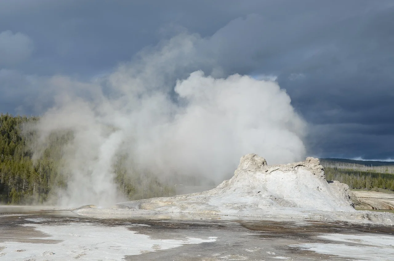 Grand prismatic spring yellowstone